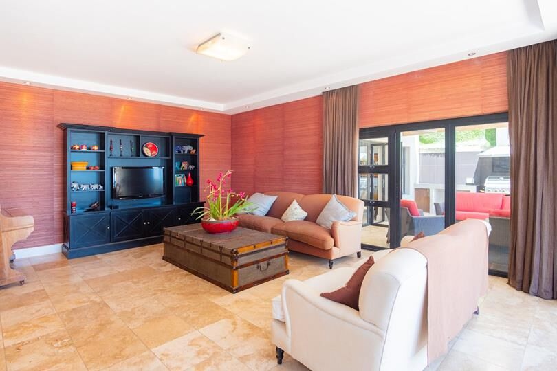 6 Bedroom Self-Catering Villa in Bantry Bay, photo 4