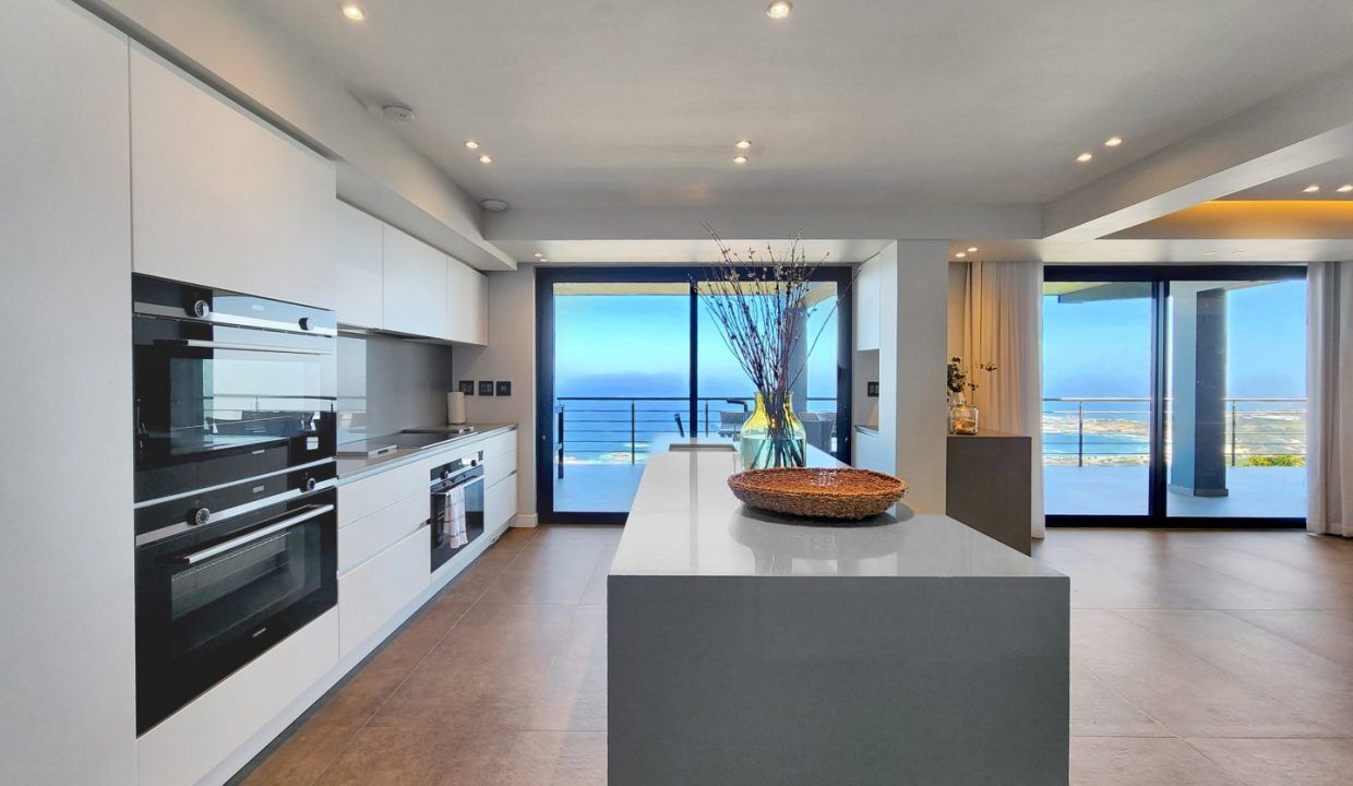 9 Bedroom Self-Catering Villa in Camps Bay, photo 8