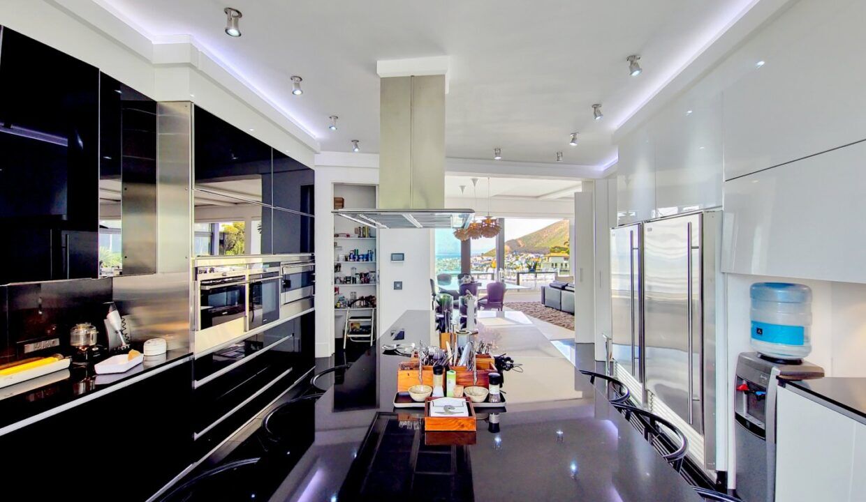 7 Bedroom Self-Catering Villa in Bantry Bay, photo 9