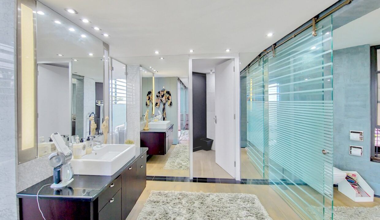7 Bedroom Self-Catering Villa in Bantry Bay, photo 10