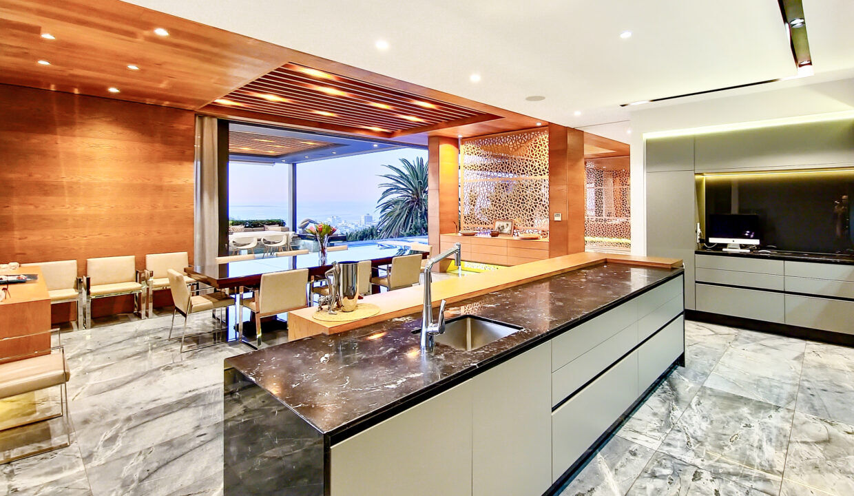 5 Bedroom Self-Catering Villa in Bantry Bay, photo 3