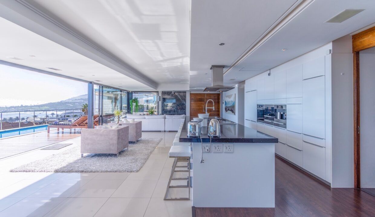 4 Bedroom Self-Catering Apartment in Camps Bay, photo 2