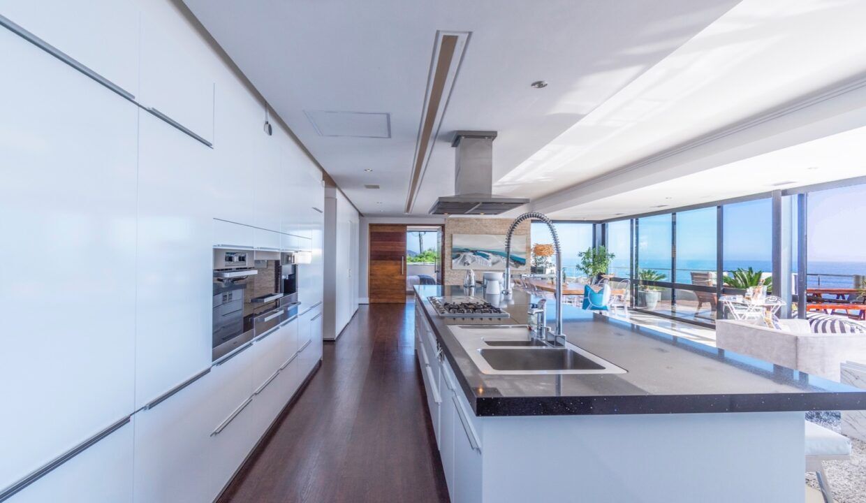 4 Bedroom Self-Catering Apartment in Camps Bay, photo 5