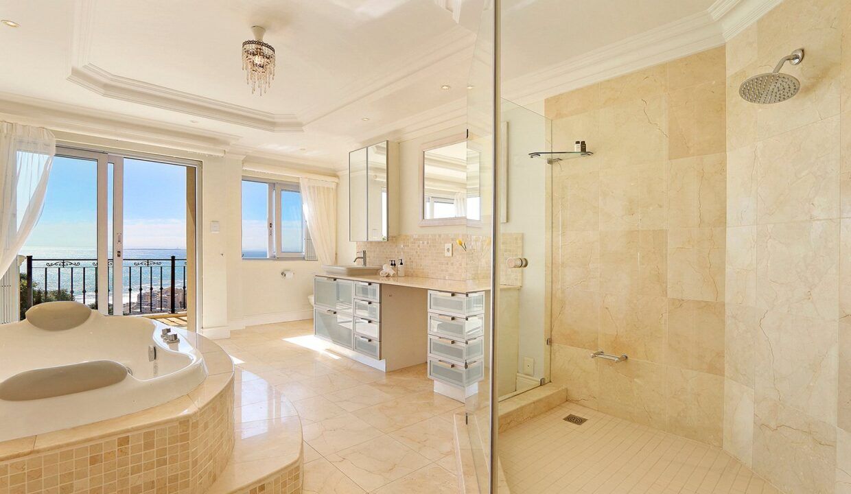 6 Bedroom Self-Catering Villa in Bantry Bay, photo 11