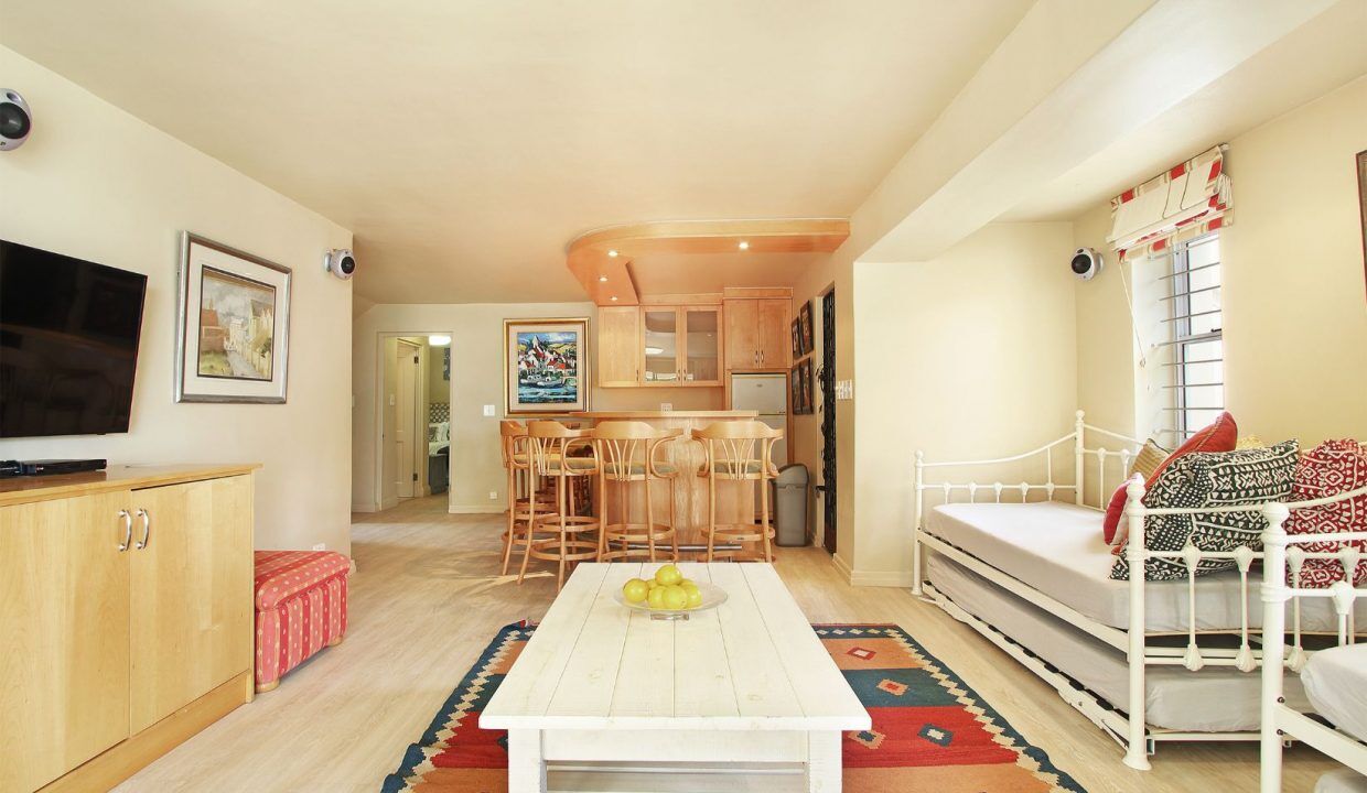 4 Bedroom Self-Catering Villa in Bakoven, photo 7