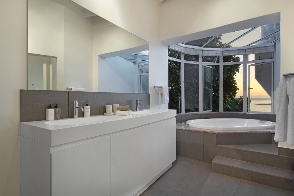 6 Bedroom Self-Catering Villa in Camps Bay, photo 10