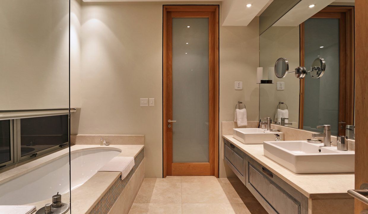 5 Bedroom Self-Catering Villa in Bantry Bay, photo 8