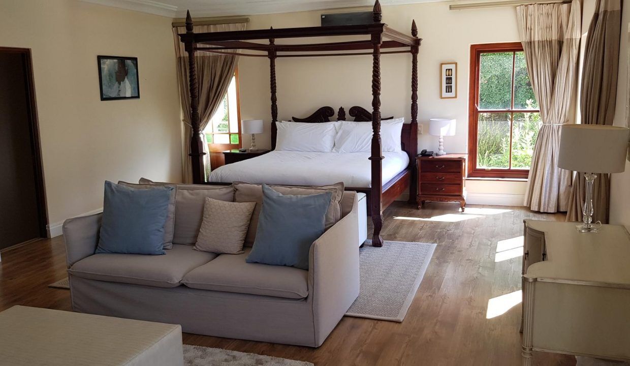 8 Bedroom Self-Catering Villa in Constantia, photo 4