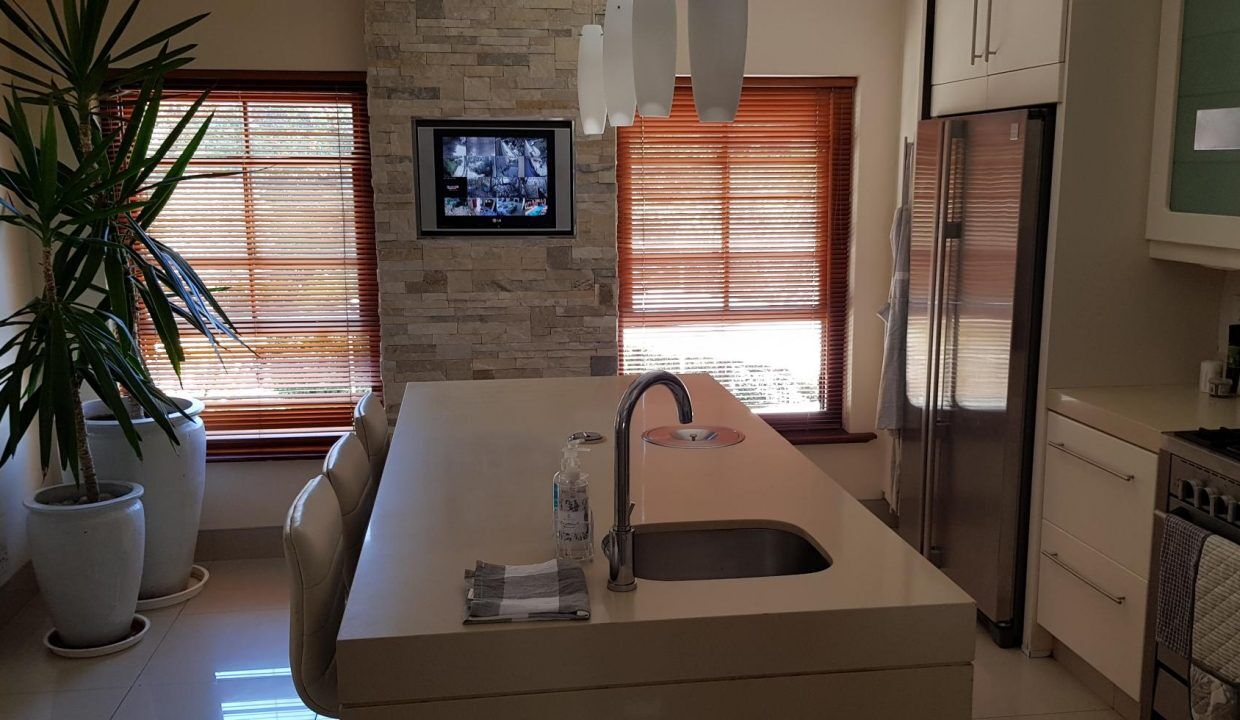 8 Bedroom Self-Catering Villa in Constantia, photo 8