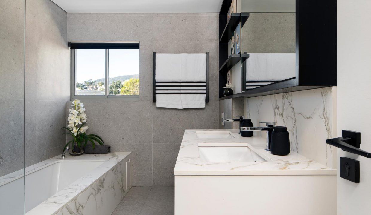 4 Bedroom Self-Catering House in Camps Bay, photo 6